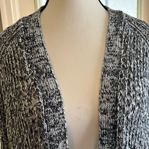 Splendid size M open loose weave open cardigan. NWT. Side slit for movement. - Picture 2 of 9